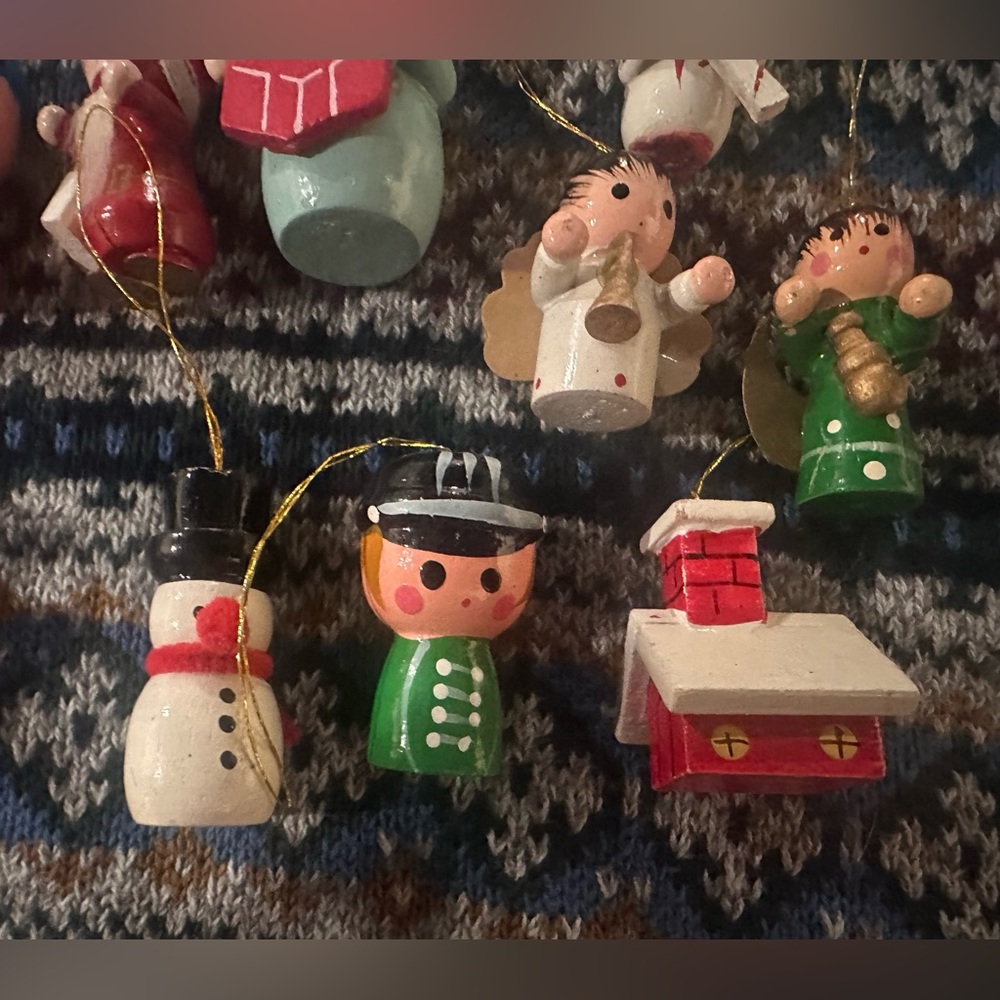 Large lot of Vintage Wooden Christmas ornaments - Picture 3 of 6